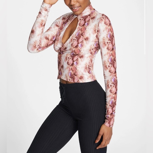 2! Long sleeve Keyhole Tops - Picture 3 of 7